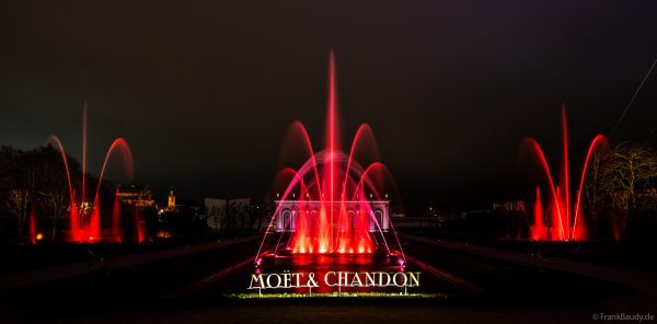 Prächtige Wassershow bei Moët & Chandon während Habits de Lumière 2025