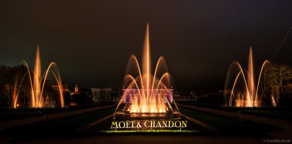 Prächtige Wassershow bei Moët & Chandon während Habits de Lumière 2025