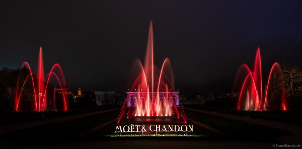 Prächtige Wassershow bei Moët & Chandon während Habits de Lumière 2025