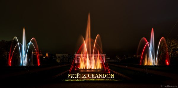 Prächtige Wassershow bei Moët & Chandon während Habits de Lumière 2025