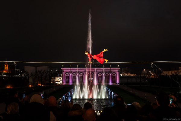 Wassershow mit Hochseilartistik bei Moët & Chandon in Épernay