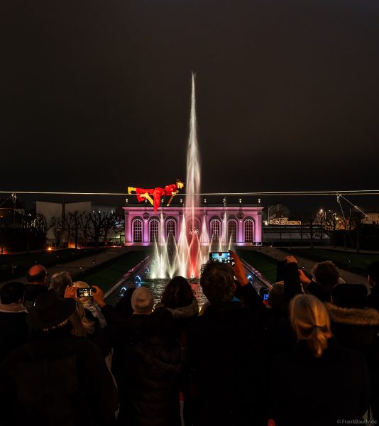 Hochseilartistik und Wassershow Symphonie Des Eaux bei Habits de Lumière 2025
