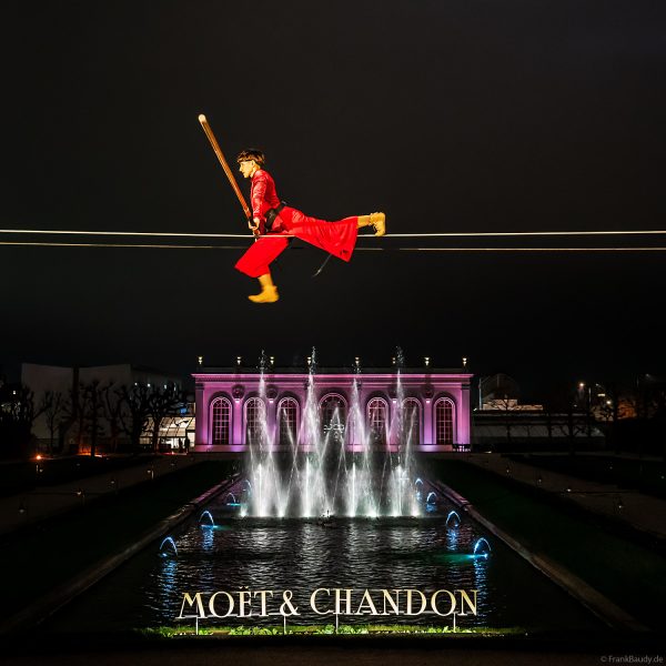 Hochseilartistik und Wassershow Symphonie Des Eaux bei Habits de Lumière 2025