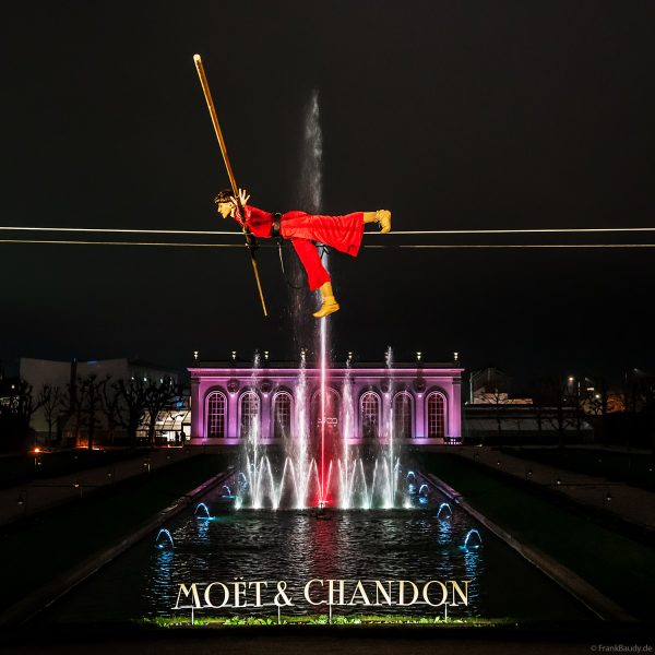 Hochseilartistik und Wassershow Symphonie Des Eaux bei Habits de Lumière 2025