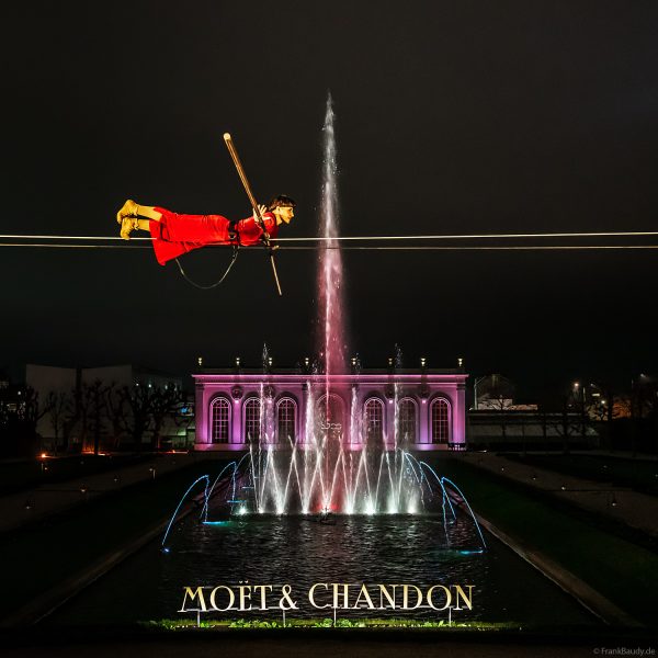 Hochseilartistik und Wassershow Symphonie Des Eaux bei Habits de Lumière 2025