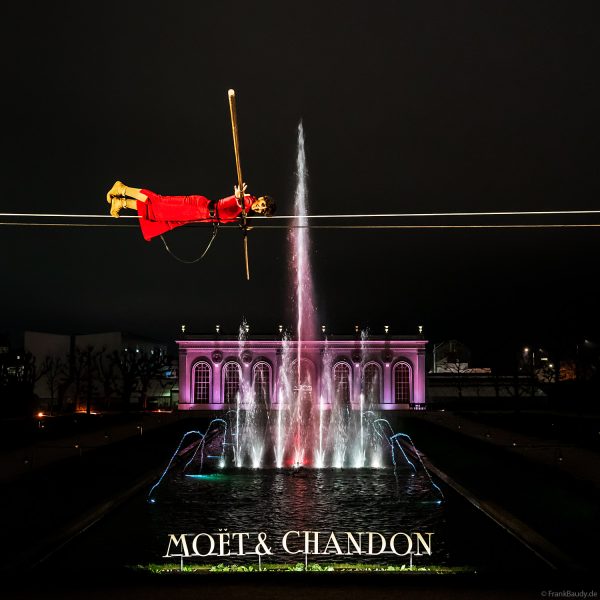 Hochseilartistik und Wassershow Symphonie Des Eaux bei Habits de Lumière 2025