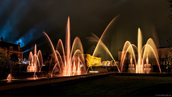 Wasser- und Lichtspektakel in den Gärten der Orangerie von Moët & Chandon während Habits de Lumière 2025