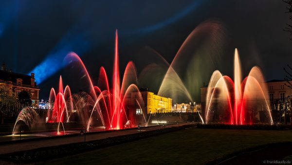 Wasser- und Lichtspektakel in den Gärten der Orangerie von Moët & Chandon während Habits de Lumière 2025