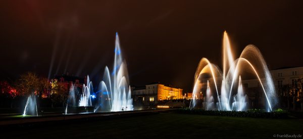 Wasser- und Lichtspektakel in den Gärten der Orangerie von Moët & Chandon während Habits de Lumière 2025