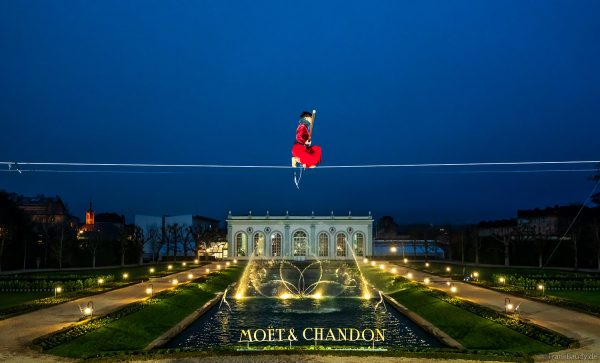 Champagnerhäuser öffnen ihre Höfe in Épernay