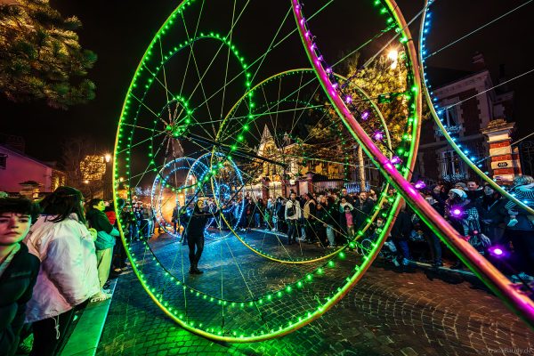 COLOR WHEELS - Leuchtende LED-Farbräder bei der Nachtparade von Habits de Lumière in Épernay