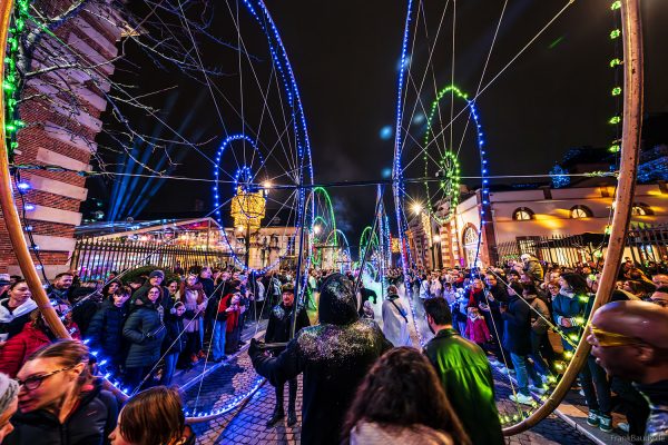 COLOR WHEELS - Leuchtende LED-Farbräder bei der Nachtparade von Habits de Lumière in Épernay