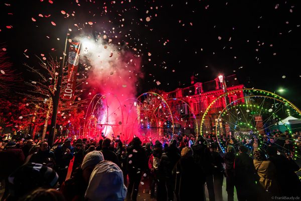 COLOR WHEELS - Leuchtende LED-Farbräder bei der Nachtparade von Habits de Lumière in Épernay