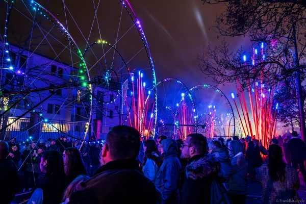 COLOR WHEELS - Leuchtende LED-Farbräder bei der Nachtparade von Habits de Lumière in Épernay