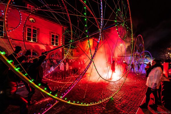 COLOR WHEELS - Leuchtende LED-Farbräder bei der Nachtparade von Habits de Lumière in Épernay