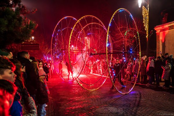 Monumentale Farbräder mit Licht- und Pyroeffekten auf der Avenue de Champagne