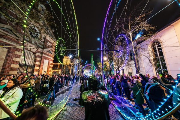Habits de Lumière in Épernay mit spektakuläre Straßentheater-Paraden