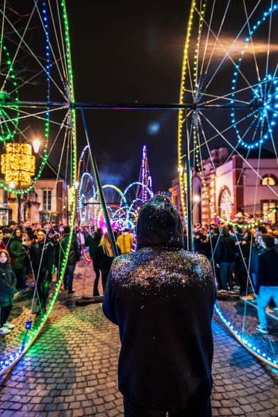 Farbige Lichträder-Parade bei Habits de Lumière in Épernay