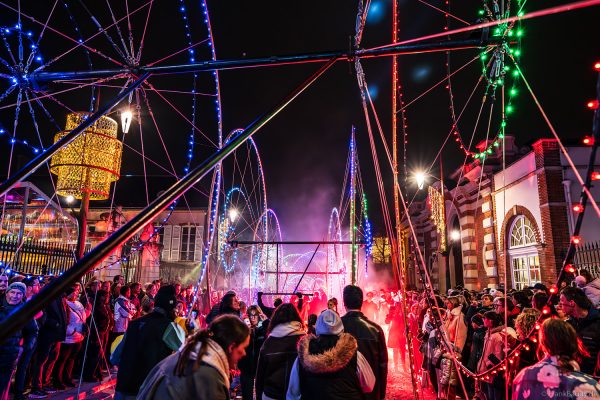 Monumentale Farbräder mit Licht- und Pyroeffekten auf der Avenue de Champagne
