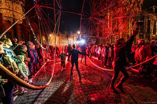 Futuristische Licht-Parade bei Habits de Lumière in Épernay