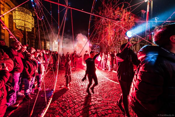 Futuristische Licht-Parade bei Habits de Lumière in Épernay