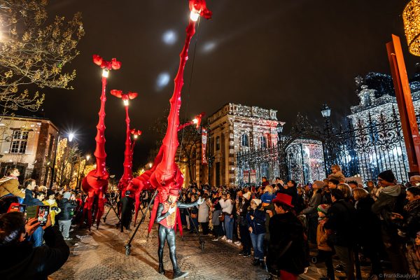 Straßentheater LES GIRAFES von Compagnie Off bei Habits de Lumière