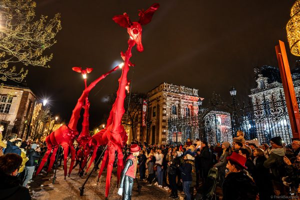 Straßentheater LES GIRAFES von Compagnie Off bei Habits de Lumière