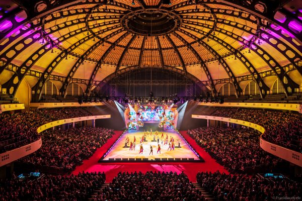 HOLIDAY ON ICE präsentiert mit CINEMA OF DREAMS großes Kino auf dem Eis