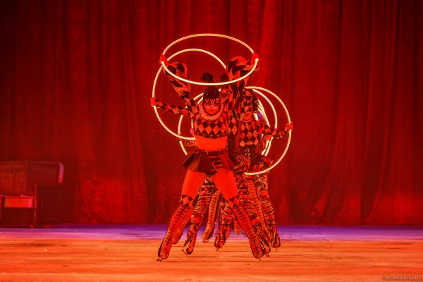 HOLIDAY ON ICE präsentiert mit CINEMA OF DREAMS großes Kino auf dem Eis