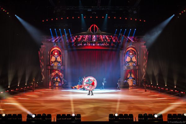 HOLIDAY ON ICE präsentiert mit CINEMA OF DREAMS großes Kino auf dem Eis
