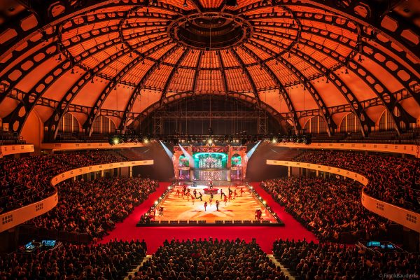 HOLIDAY ON ICE präsentiert mit CINEMA OF DREAMS großes Kino auf dem Eis