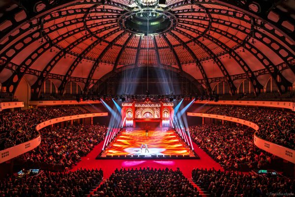 HOLIDAY ON ICE präsentiert mit CINEMA OF DREAMS großes Kino auf dem Eis