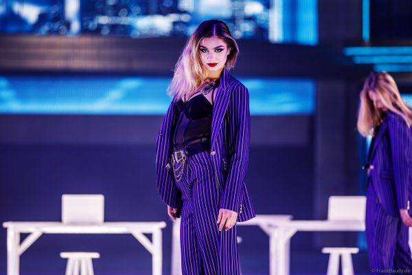 HOLIDAY ON ICE präsentiert mit CINEMA OF DREAMS großes Kino auf dem Eis