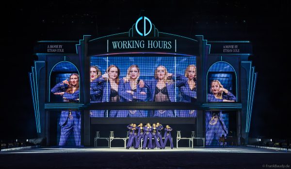 HOLIDAY ON ICE präsentiert mit CINEMA OF DREAMS großes Kino auf dem Eis