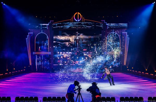 Pyrotechnik-Effekte während der Show Cinema of Dreams