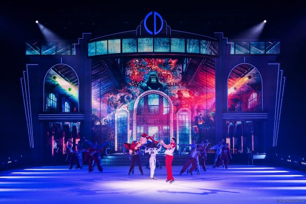 Die Show CINEMA OF DREAMS von HOLIDAY ON ICE begeistert mit spektakulären Sprüngen und Akrobatik