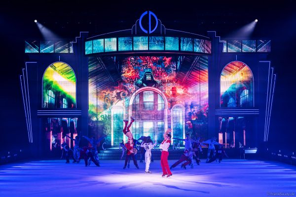 Die Show CINEMA OF DREAMS von HOLIDAY ON ICE begeistert mit spektakulären Sprüngen und Akrobatik