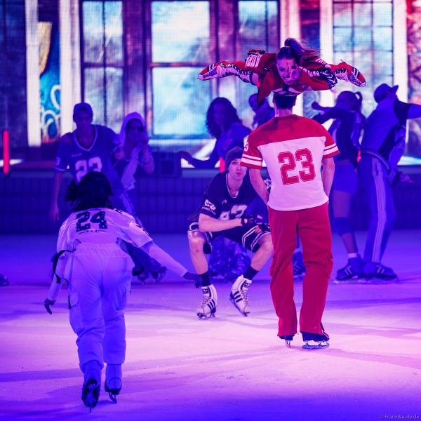 HOLIDAY ON ICE präsentiert mit CINEMA OF DREAMS großes Kino auf dem Eis