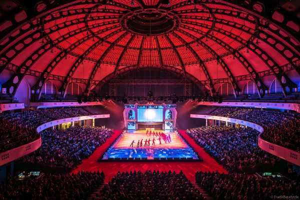 HOLIDAY ON ICE präsentiert mit CINEMA OF DREAMS großes Kino auf dem Eis