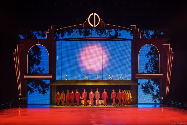 HOLIDAY ON ICE präsentiert mit CINEMA OF DREAMS großes Kino auf dem Eis