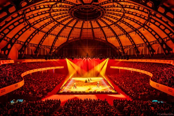 HOLIDAY ON ICE präsentiert mit CINEMA OF DREAMS großes Kino auf dem Eis