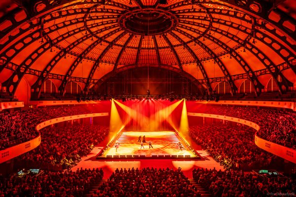 CINEMA OF DREAMS in der Frankfurter Festhalle zeigt filmreife Inszenierungen und dynamischen Eiskunstlauf