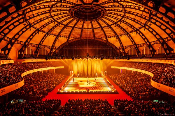 CINEMA OF DREAMS in der Frankfurter Festhalle zeigt filmreife Inszenierungen und dynamischen Eiskunstlauf