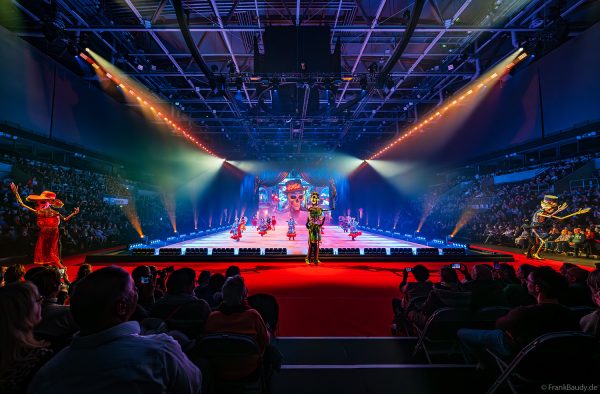 HOLIDAY ON ICE präsentiert mit CINEMA OF DREAMS großes Kino auf dem Eis