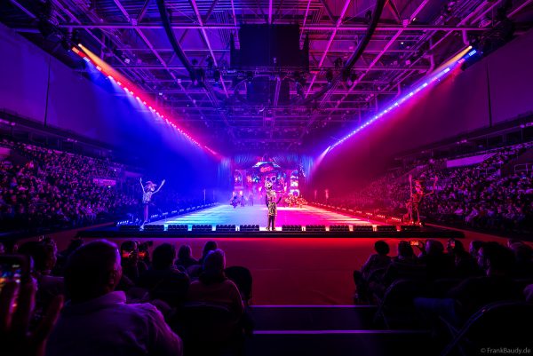 HOLIDAY ON ICE präsentiert mit CINEMA OF DREAMS großes Kino auf dem Eis