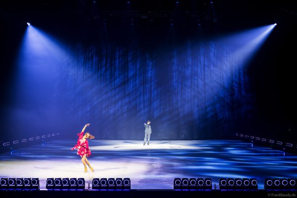 Stimmungsvolle Momente von HOLIDAY ON ICE – CINEMA OF DREAMS auf dem Eis