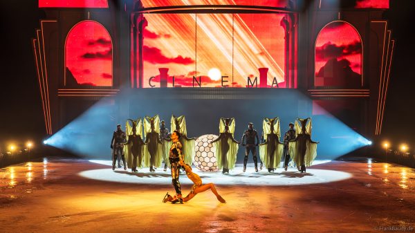 HOLIDAY ON ICE präsentiert mit CINEMA OF DREAMS großes Kino auf dem Eis