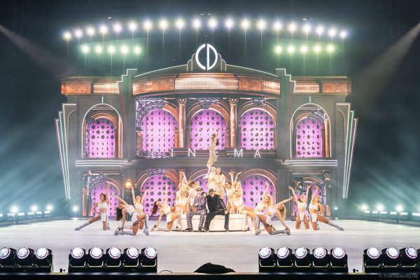 CINEMA OF DREAMS von HOLIDAY ON ICE: glamouröse Inszenierungen und kreative Choreografien auf dem Eis