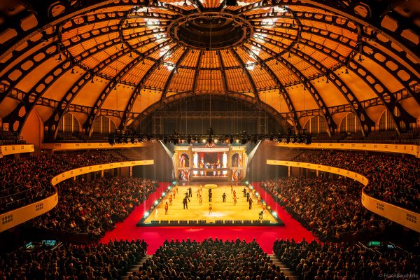 HOLIDAY ON ICE präsentiert mit CINEMA OF DREAMS großes Kino auf dem Eis