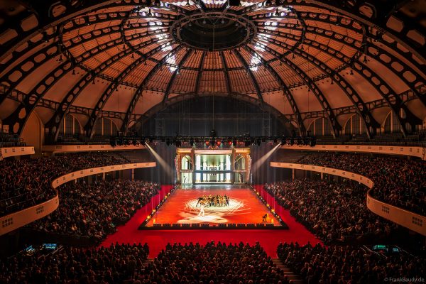 HOLIDAY ON ICE präsentiert mit CINEMA OF DREAMS großes Kino auf dem Eis